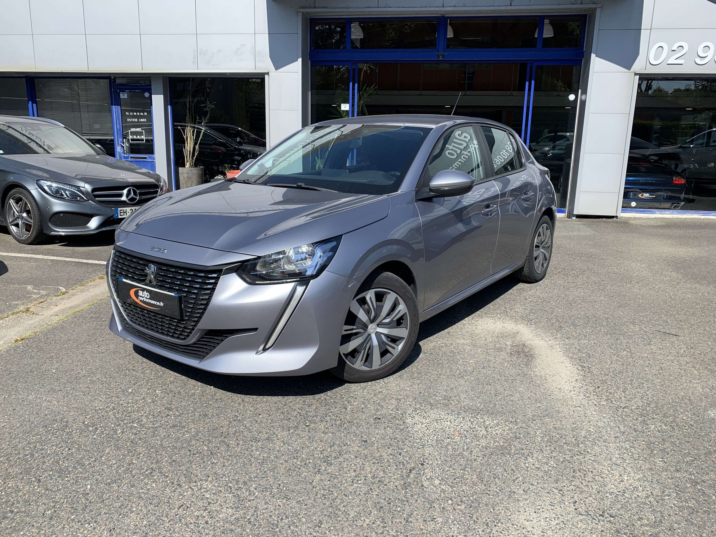 PEUGEOT 208