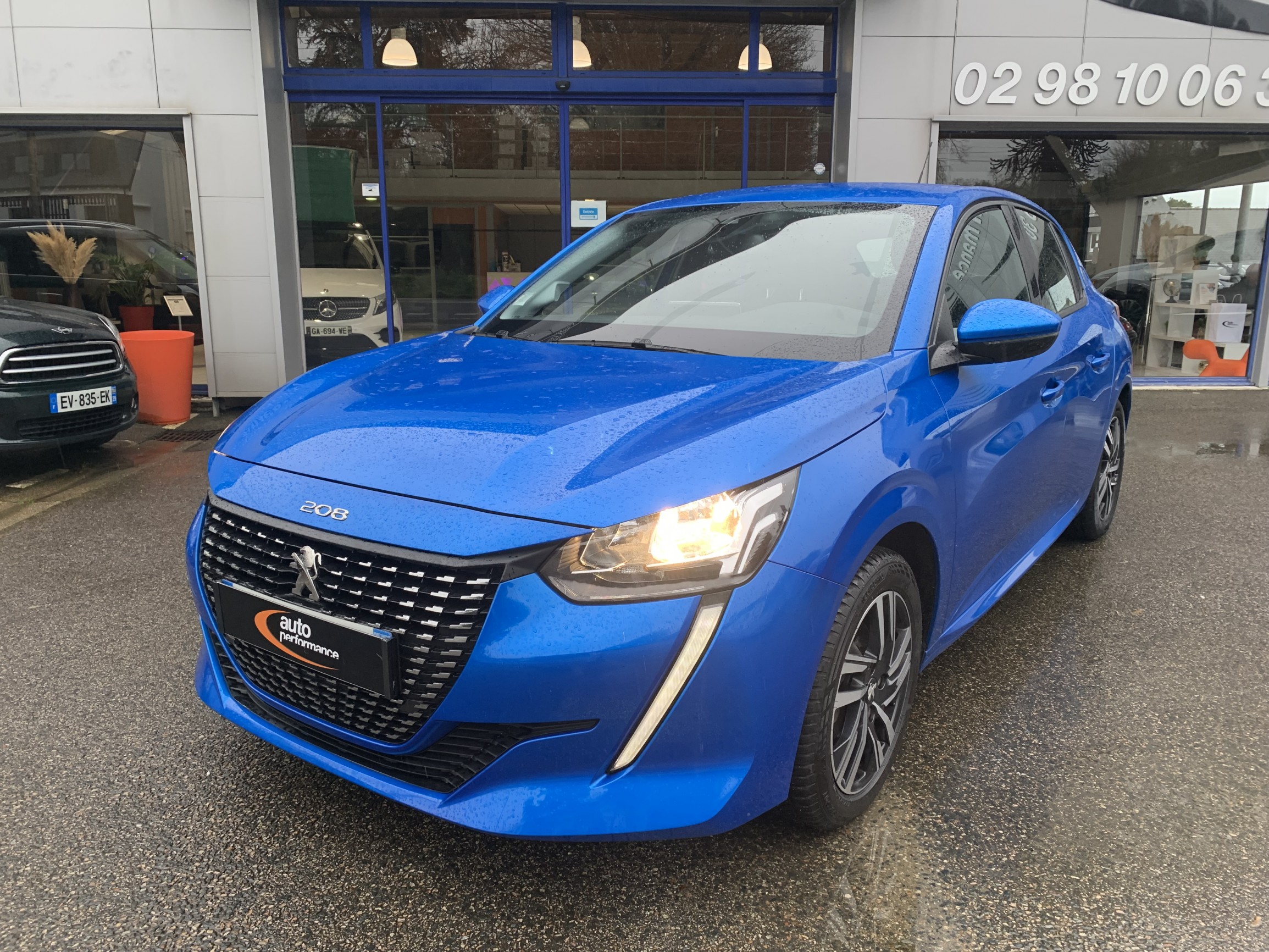PEUGEOT 208