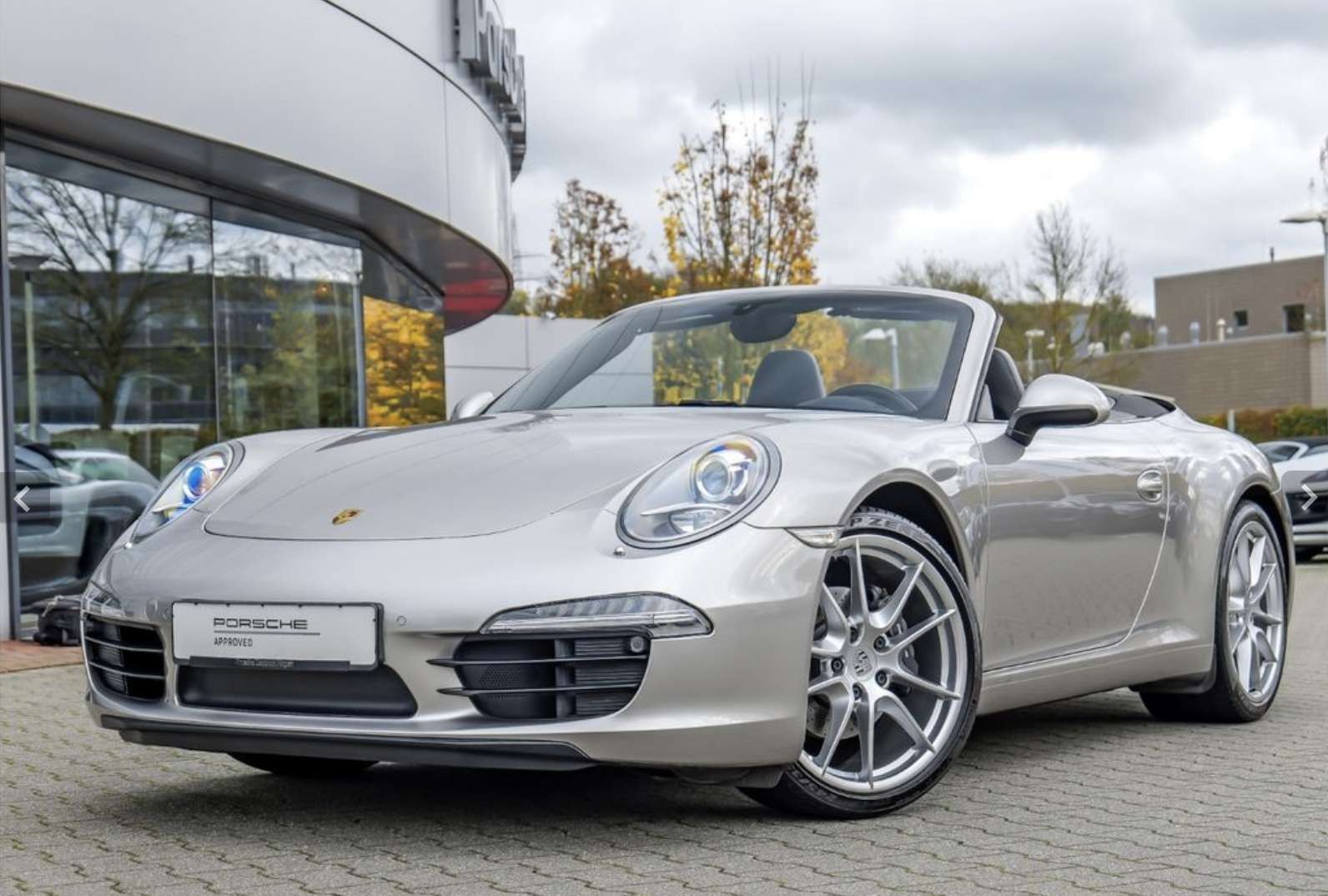 PORSCHE 911