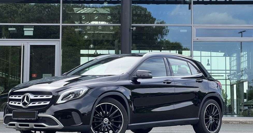 MERCEDES-BENZ GLA